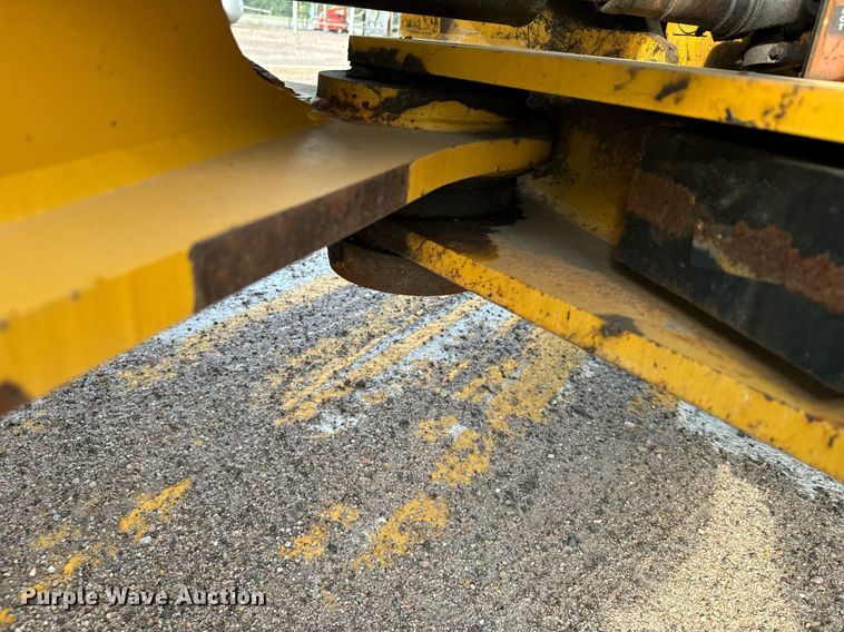 image for item DV2790 2005 John Deere 444J wheel loader