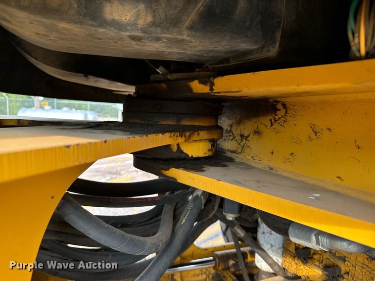 image for item DV2790 2005 John Deere 444J wheel loader