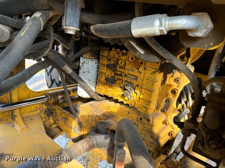 image for item DV2790 2005 John Deere 444J wheel loader