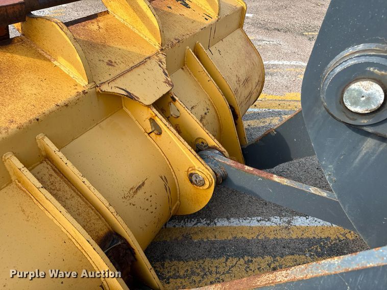 image for item DV2790 2005 John Deere 444J wheel loader