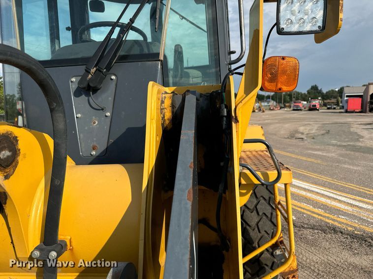 image for item DV2790 2005 John Deere 444J wheel loader