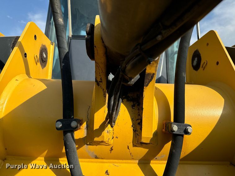 image for item DV2790 2005 John Deere 444J wheel loader