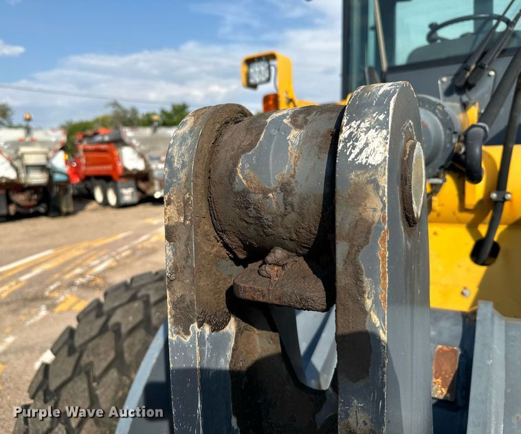 image for item DV2790 2005 John Deere 444J wheel loader