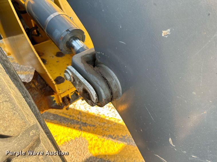 image for item DV2790 2005 John Deere 444J wheel loader