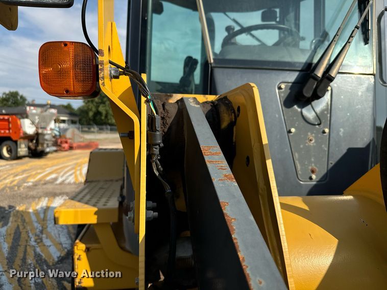 image for item DV2790 2005 John Deere 444J wheel loader