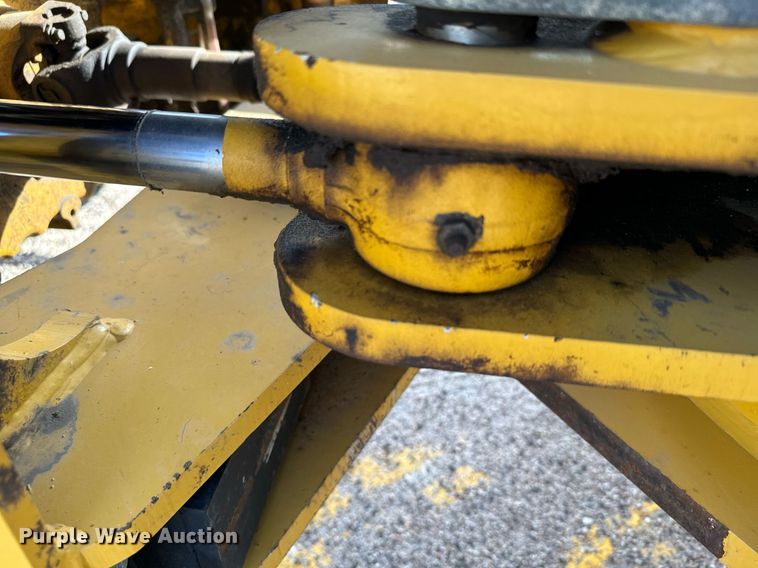 image for item DV2790 2005 John Deere 444J wheel loader