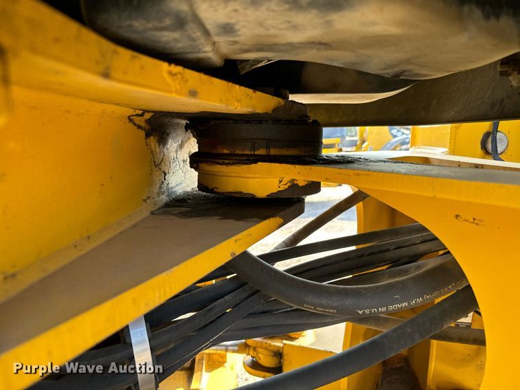 image for item DV2790 2005 John Deere 444J wheel loader