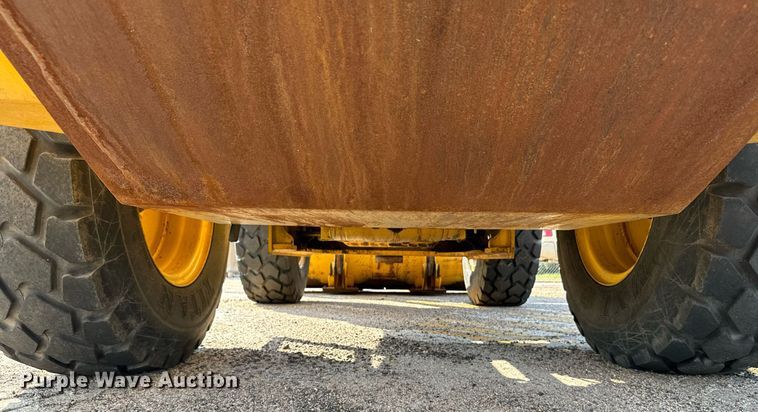 image for item DV2790 2005 John Deere 444J wheel loader