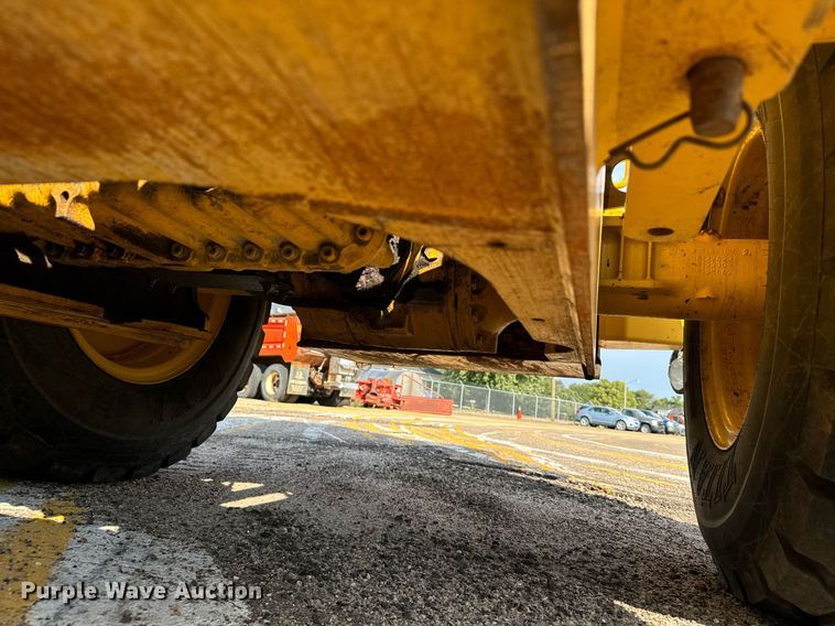 image for item DV2790 2005 John Deere 444J wheel loader