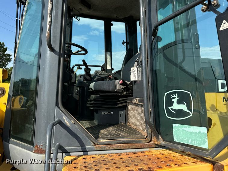 image for item DV2790 2005 John Deere 444J wheel loader