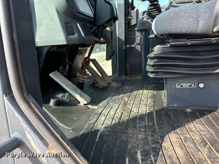 image for item DV2790 2005 John Deere 444J wheel loader