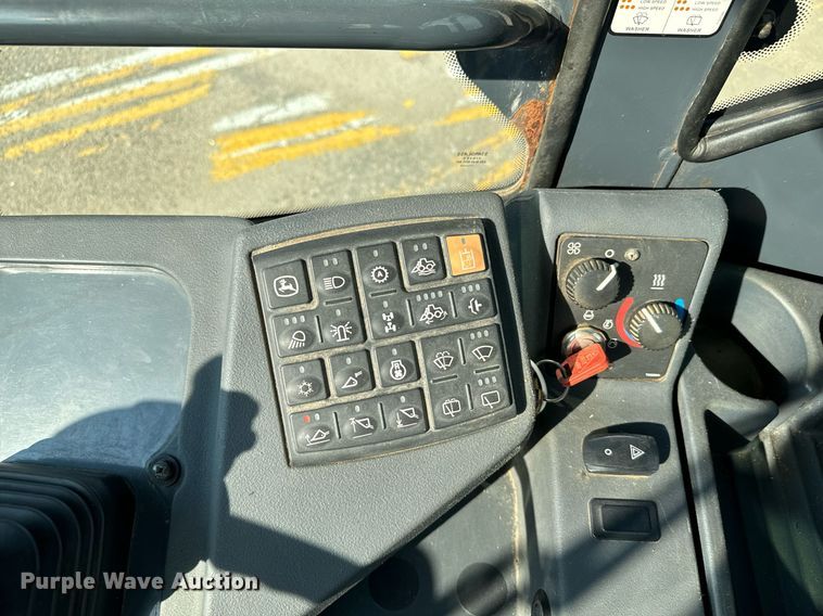 image for item DV2790 2005 John Deere 444J wheel loader