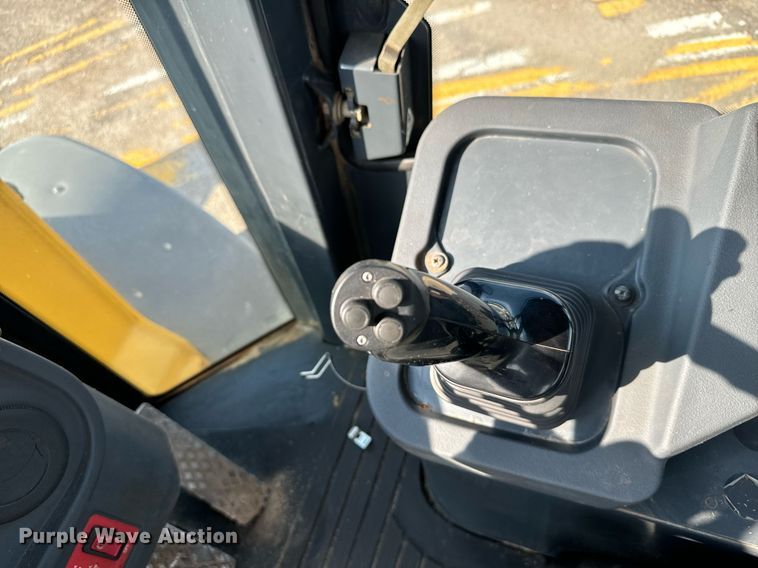 image for item DV2790 2005 John Deere 444J wheel loader