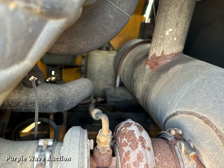 image for item DV2790 2005 John Deere 444J wheel loader