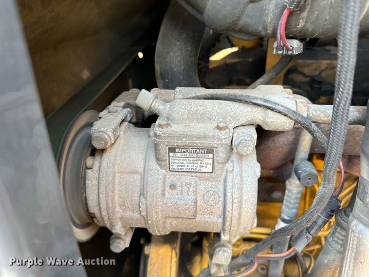 image for item DV2790 2005 John Deere 444J wheel loader