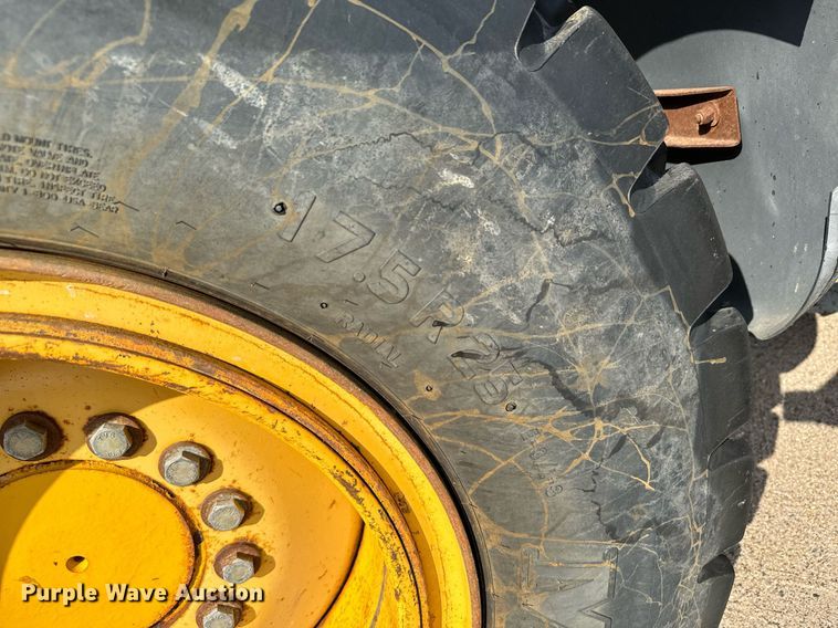 image for item DV2790 2005 John Deere 444J wheel loader