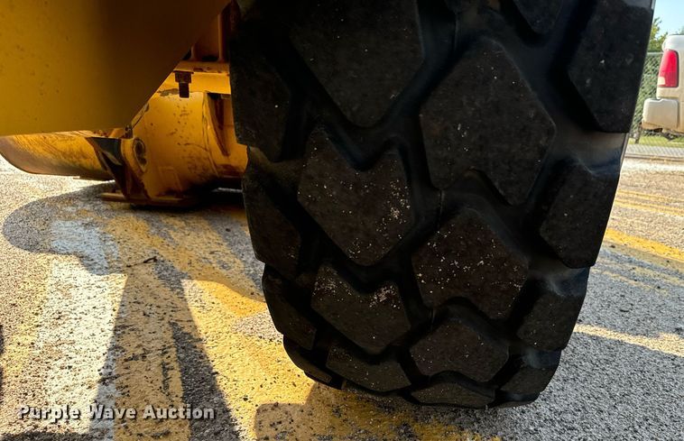 image for item DV2790 2005 John Deere 444J wheel loader