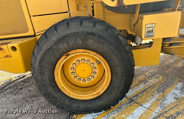 image for item DV2790 2005 John Deere 444J wheel loader