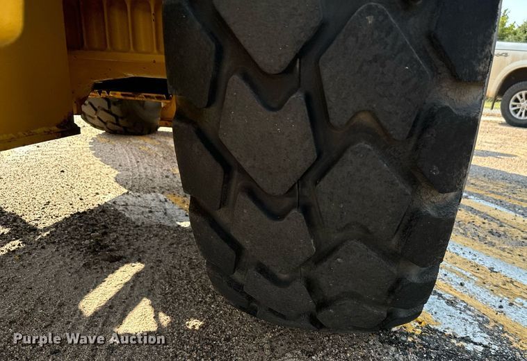 image for item DV2790 2005 John Deere 444J wheel loader