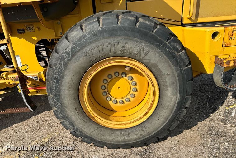 image for item DV2790 2005 John Deere 444J wheel loader