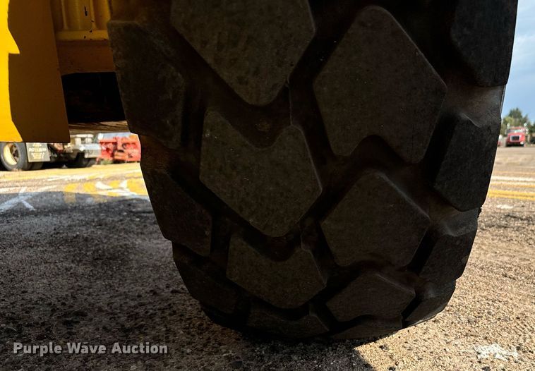 image for item DV2790 2005 John Deere 444J wheel loader