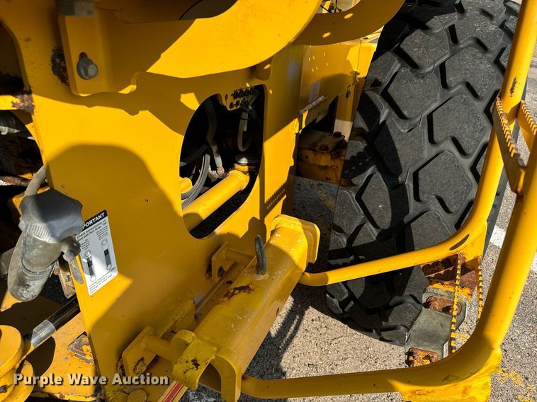 image for item DV2791 2006 John Deere 444J wheel loader