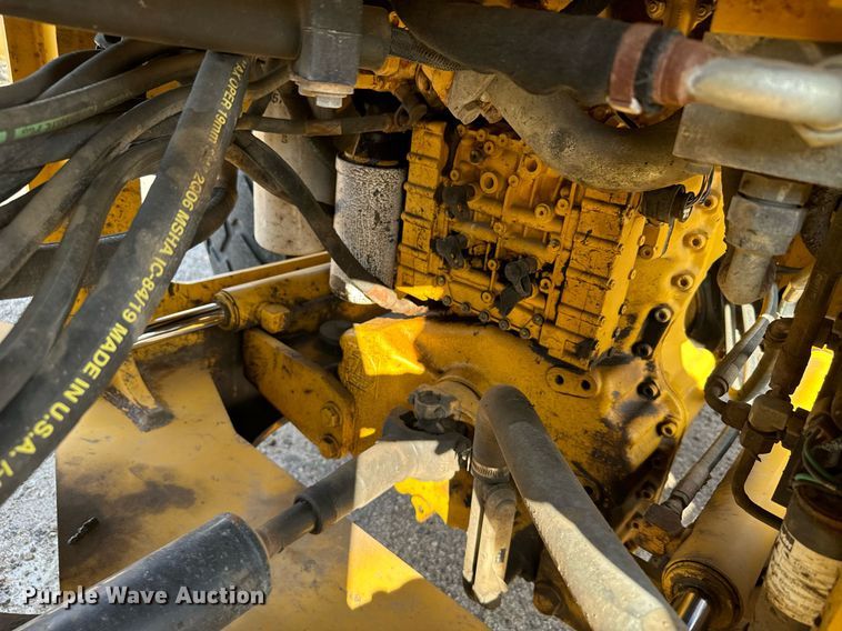 image for item DV2791 2006 John Deere 444J wheel loader