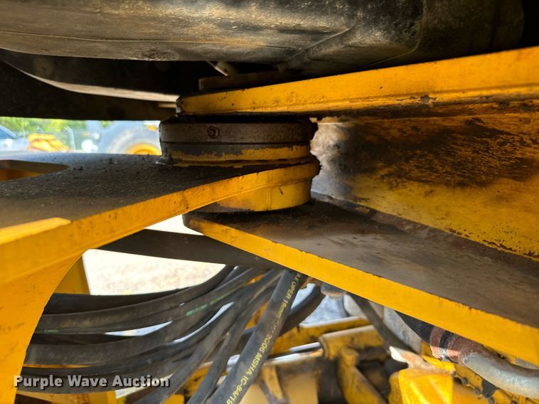 image for item DV2791 2006 John Deere 444J wheel loader