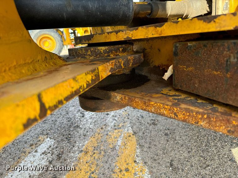 image for item DV2791 2006 John Deere 444J wheel loader