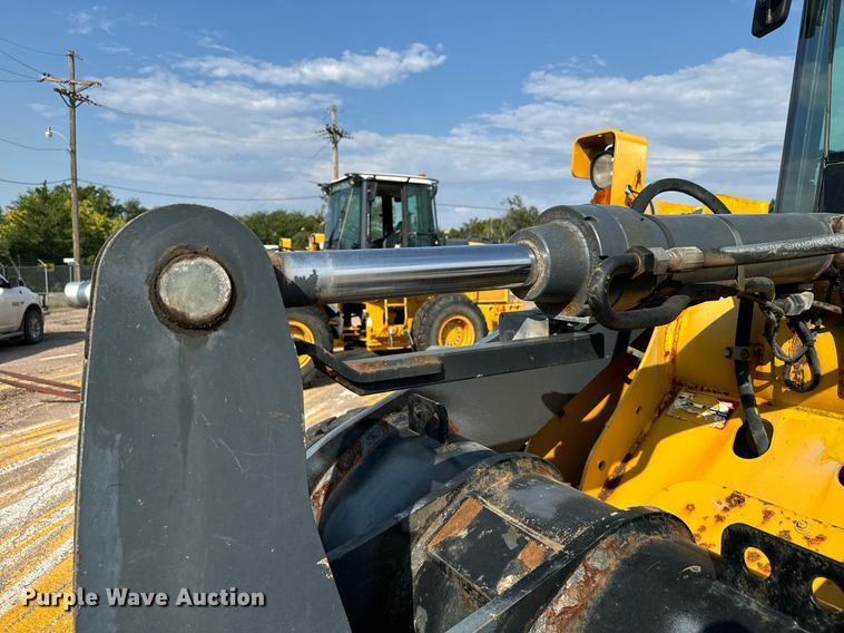 image for item DV2791 2006 John Deere 444J wheel loader