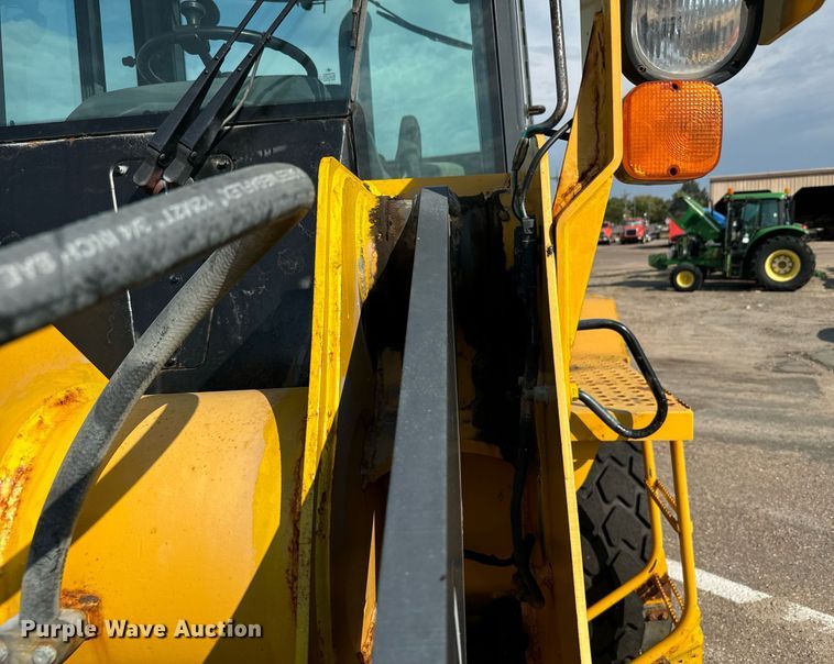 image for item DV2791 2006 John Deere 444J wheel loader