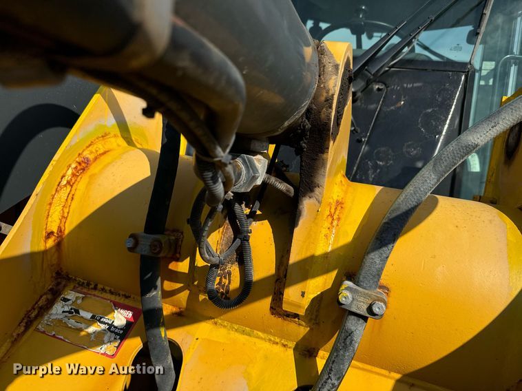 image for item DV2791 2006 John Deere 444J wheel loader