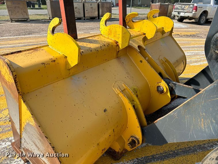 image for item DV2791 2006 John Deere 444J wheel loader