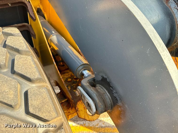 image for item DV2791 2006 John Deere 444J wheel loader