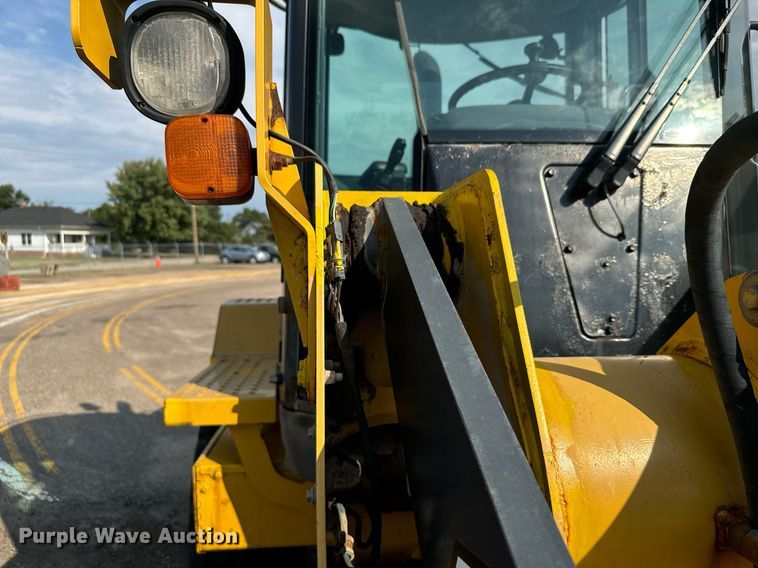 image for item DV2791 2006 John Deere 444J wheel loader