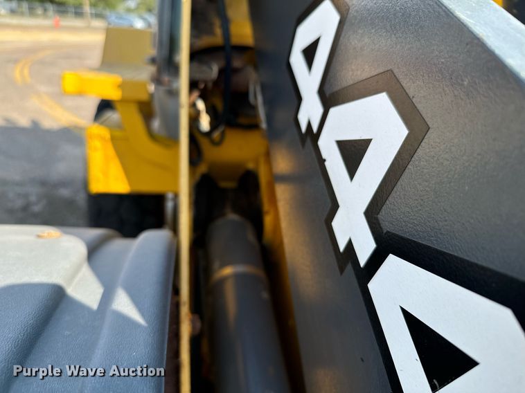 image for item DV2791 2006 John Deere 444J wheel loader