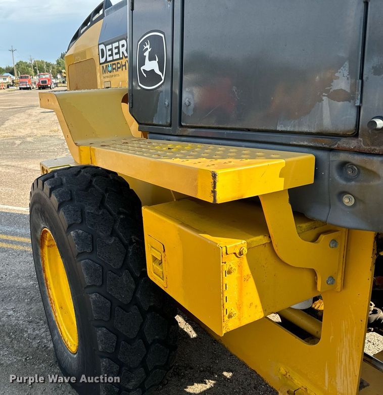 image for item DV2791 2006 John Deere 444J wheel loader