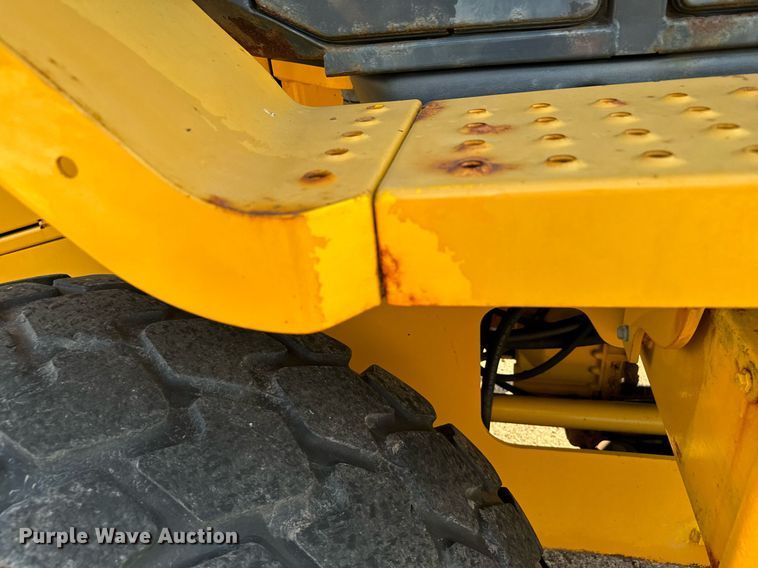 image for item DV2791 2006 John Deere 444J wheel loader