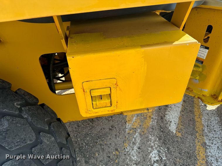 image for item DV2791 2006 John Deere 444J wheel loader