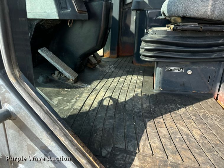 image for item DV2791 2006 John Deere 444J wheel loader