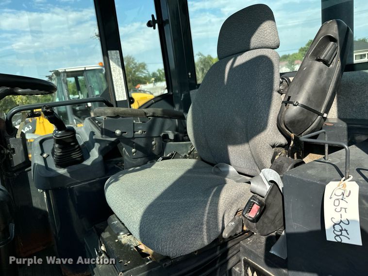 image for item DV2791 2006 John Deere 444J wheel loader