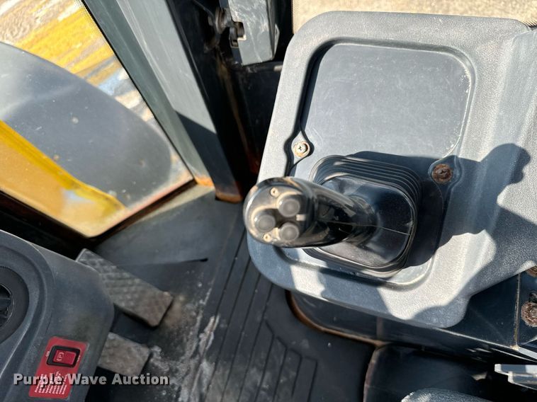 image for item DV2791 2006 John Deere 444J wheel loader