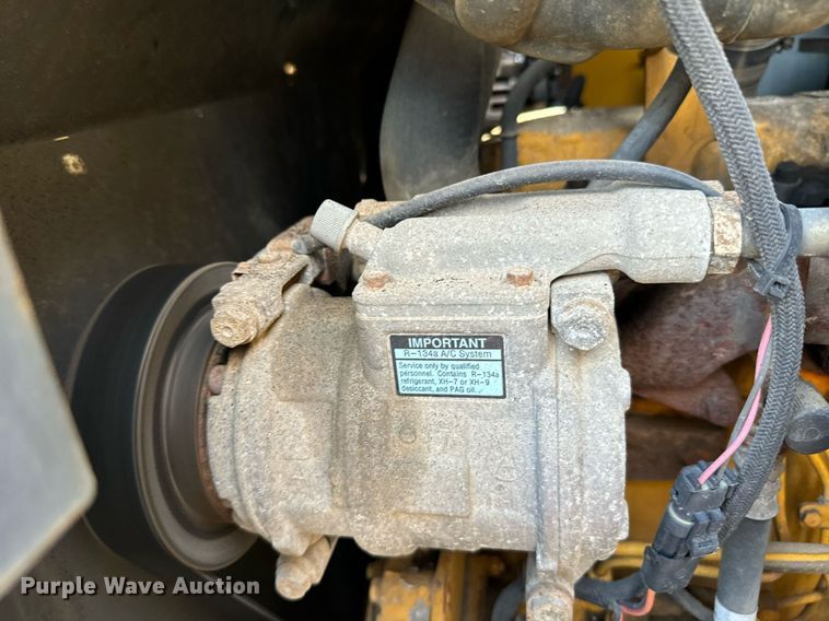 image for item DV2791 2006 John Deere 444J wheel loader