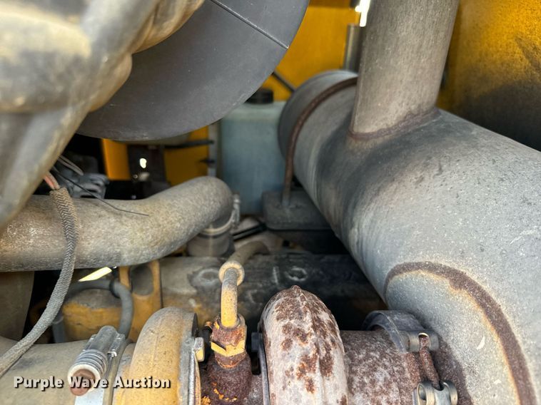 image for item DV2791 2006 John Deere 444J wheel loader