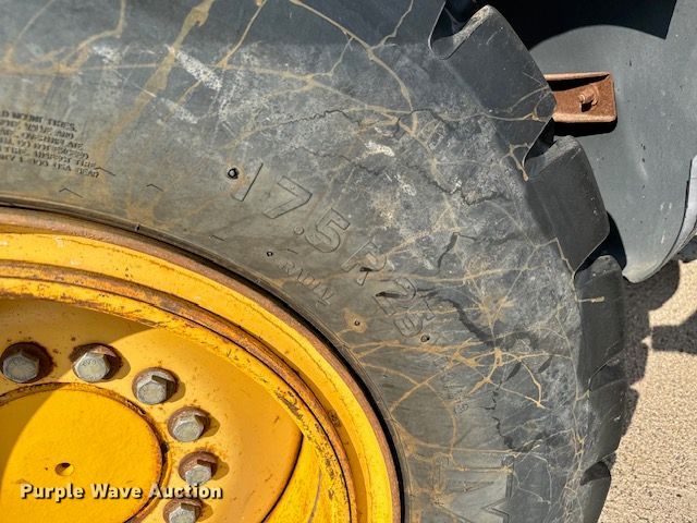 image for item DV2791 2006 John Deere 444J wheel loader