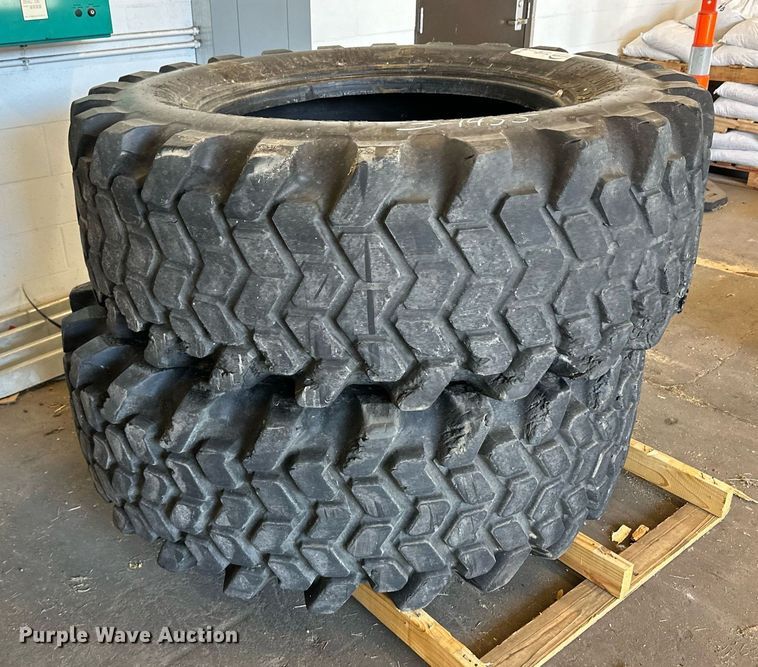image for item DV2793 (2) Trelleborg 520/70B34 tires