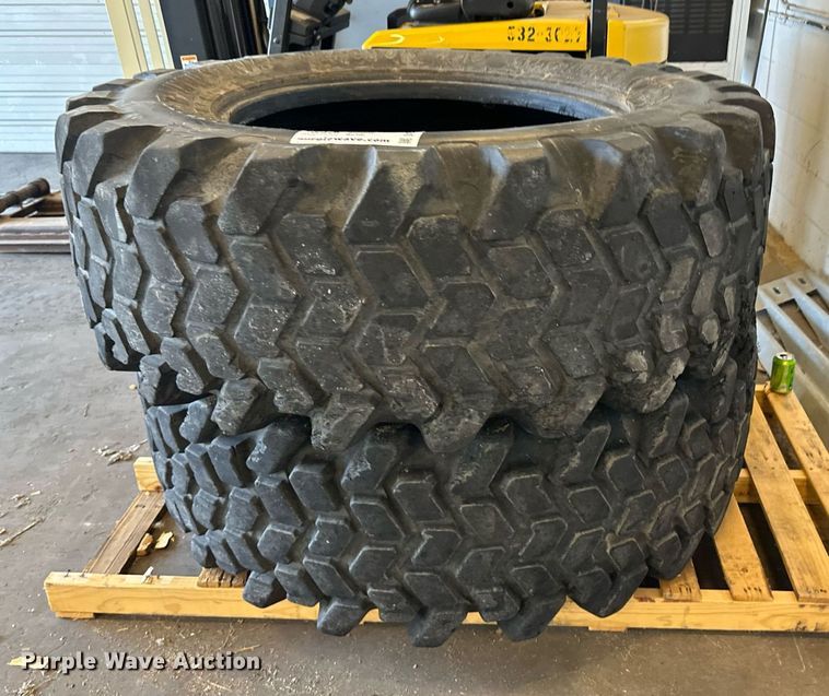 image for item DV2793 (2) Trelleborg 520/70B34 tires