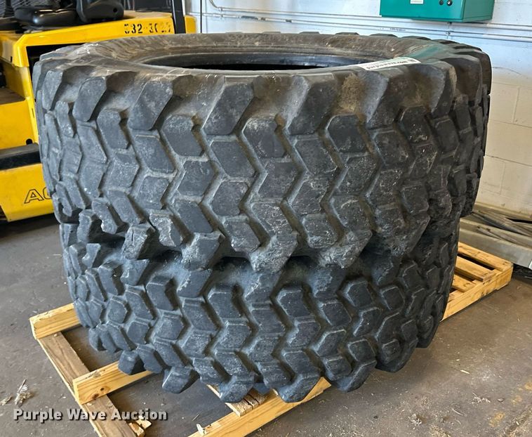 image for item DV2793 (2) Trelleborg 520/70B34 tires