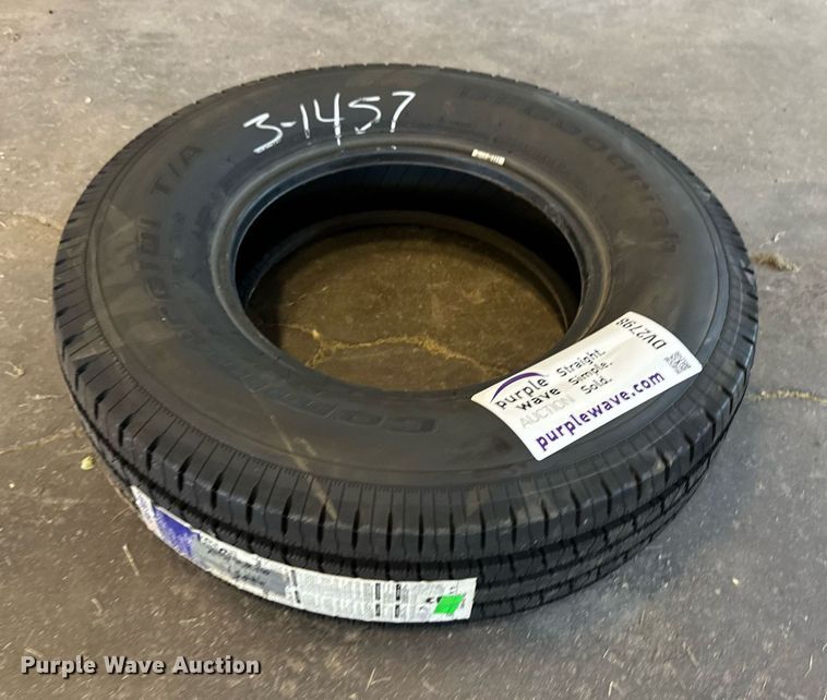 image for item DV2798 BF Goodrich 245/75R16 tire