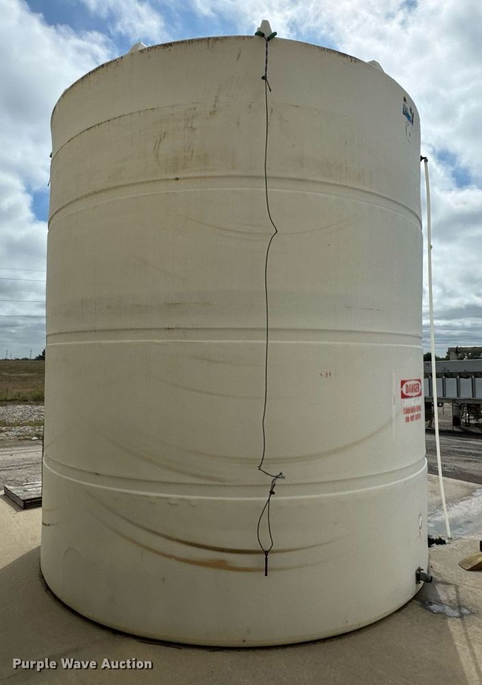 image for item DX1302 2003 Ace salt brine poly storage tank